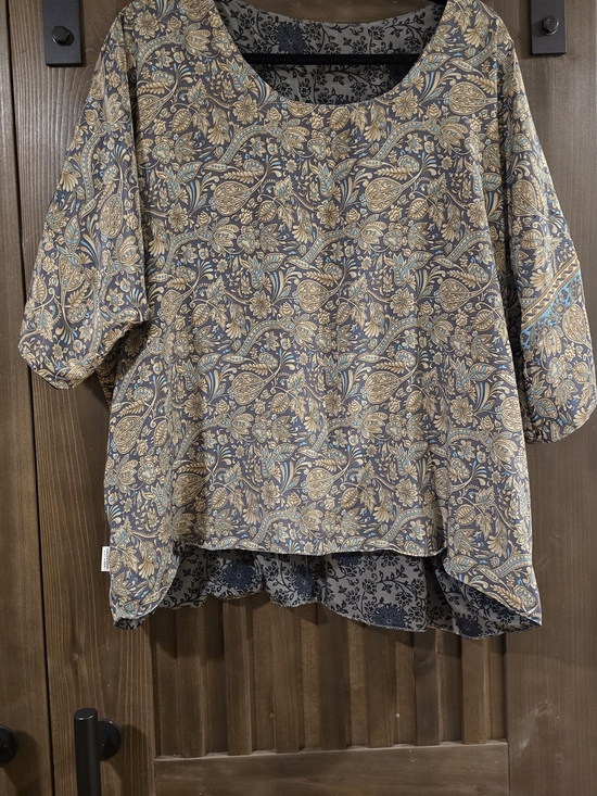 Mexicali Blues Tops - Mexicali Bues Reversible Women's Floral Paisley Scoop Neck Top in Brown and Blue